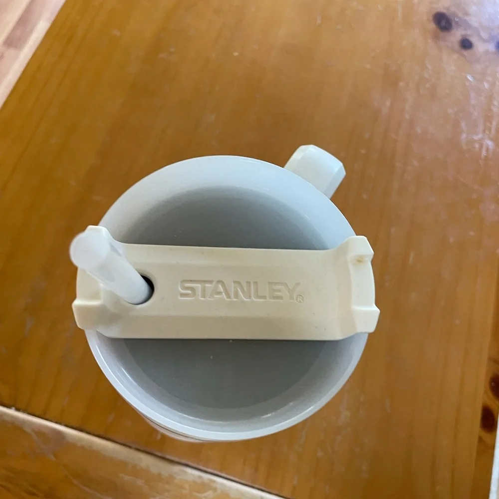 Stanley Cream/Off White Tumbler with Handle - Picture 2 of 3